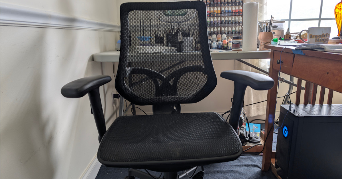 Choosing the Best Chair for Miniature Painting Featured