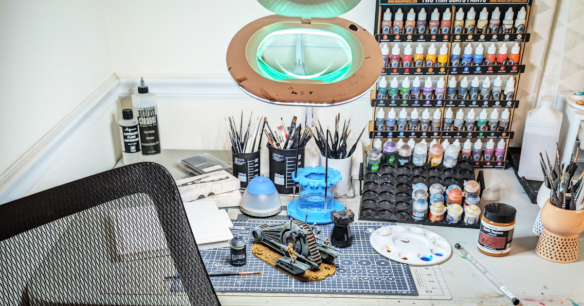 Choosing the Right Desk or Table for Miniature Painting